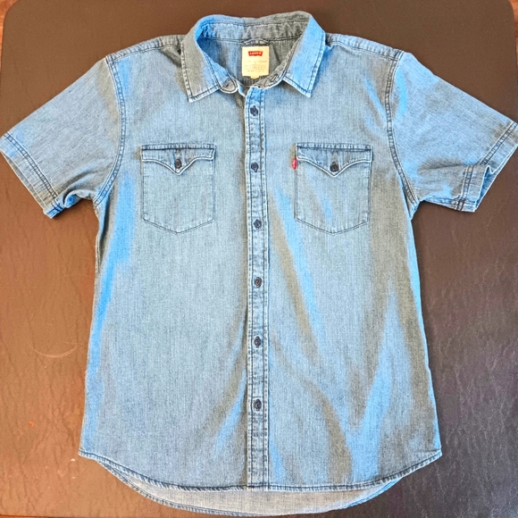 Levi's large cotton denim short sleeve button-down. - Picture 8 of 11
